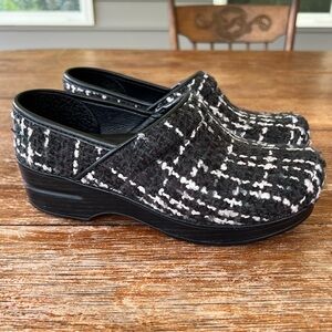 DANSKO Women's Textured Knit Style Slip On Comfort Clog Shoe Size 37 (6.5-7)